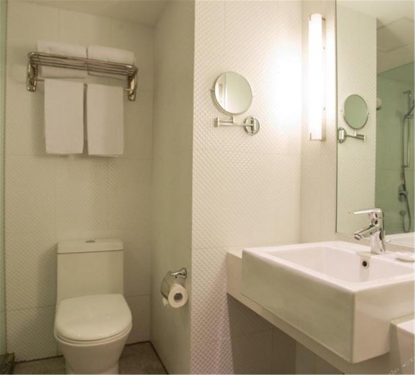 Ji Hotel Xianggang Middle Road Qingdao Eksteriør billede