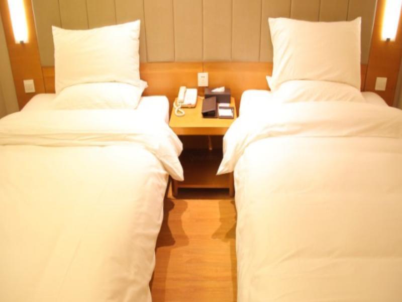 Ji Hotel Xianggang Middle Road Qingdao Eksteriør billede