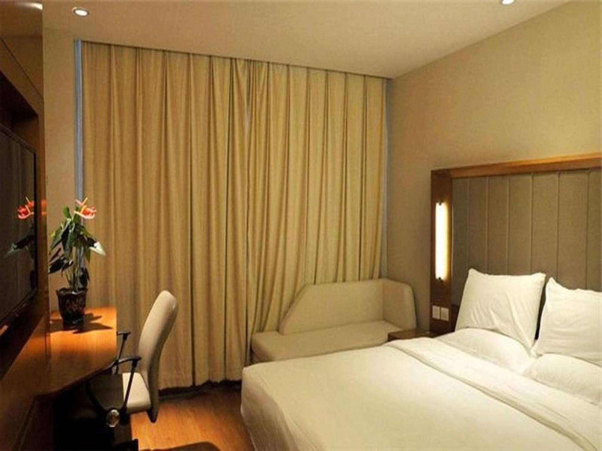 Ji Hotel Xianggang Middle Road Qingdao Eksteriør billede