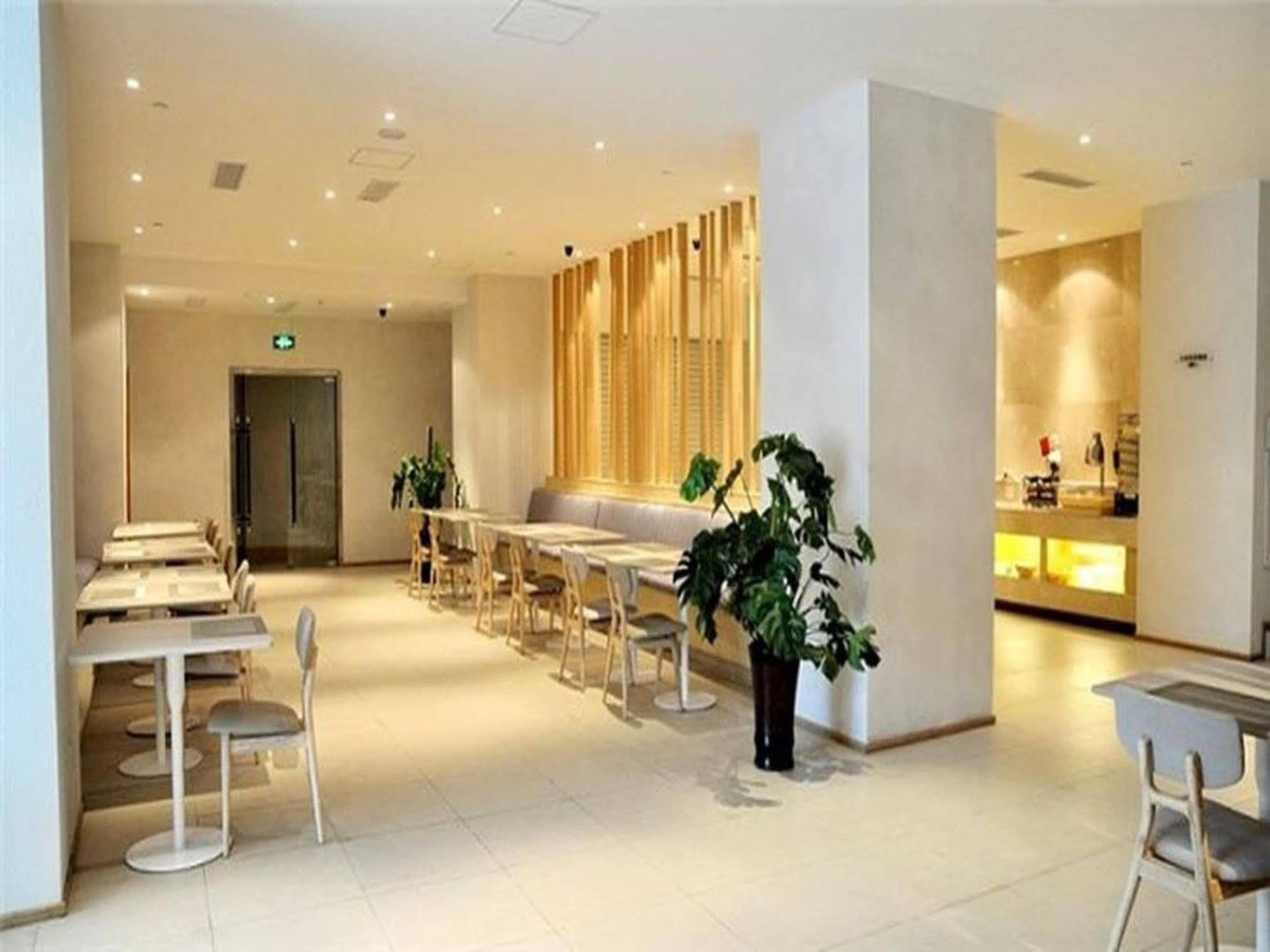 Ji Hotel Xianggang Middle Road Qingdao Eksteriør billede